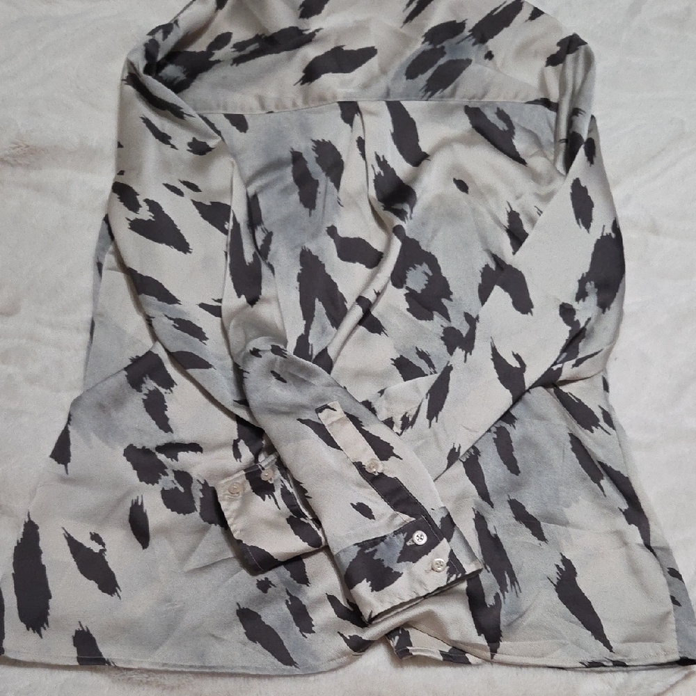 Express Black And Gray Patterned Blouse - image 2